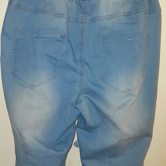 Jean light blue distressed cuffed. - Picture 2 of 4